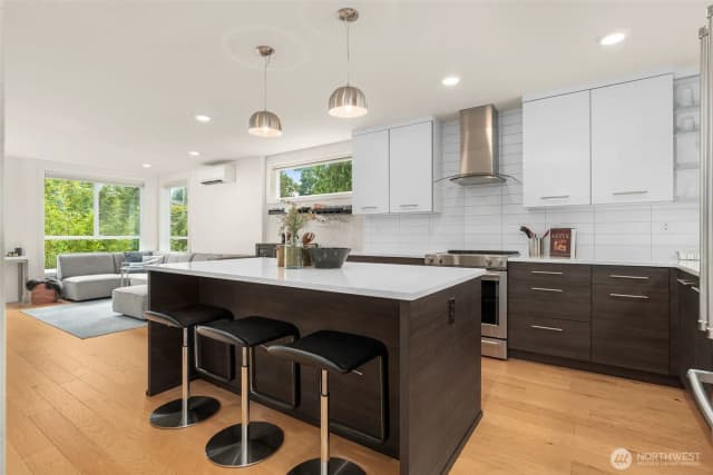 Property photo for 5915 Fauntleroy Way Sw #d, Seattle photo 3
