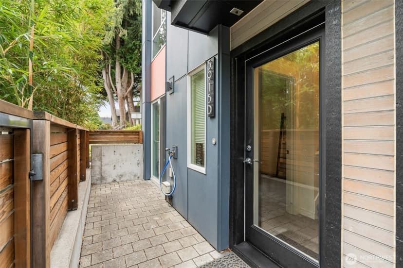 Property photo for 5915 Fauntleroy Way Sw #d, Seattle photo 24