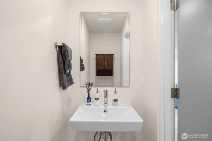 Property photo for 5915 Fauntleroy Way Sw #d, Seattle photo 11