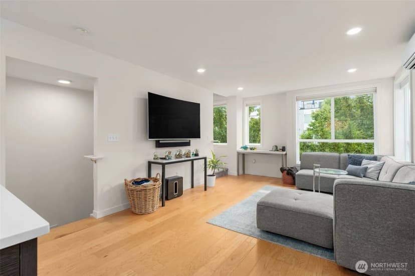 Property photo for 5915 Fauntleroy Way Sw #d, Seattle photo 6