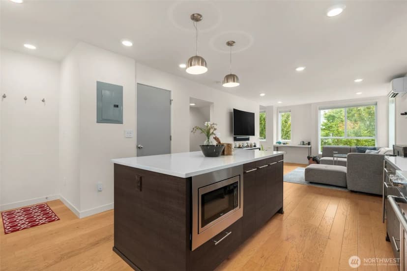 Property photo for 5915 Fauntleroy Way Sw #d, Seattle photo 9