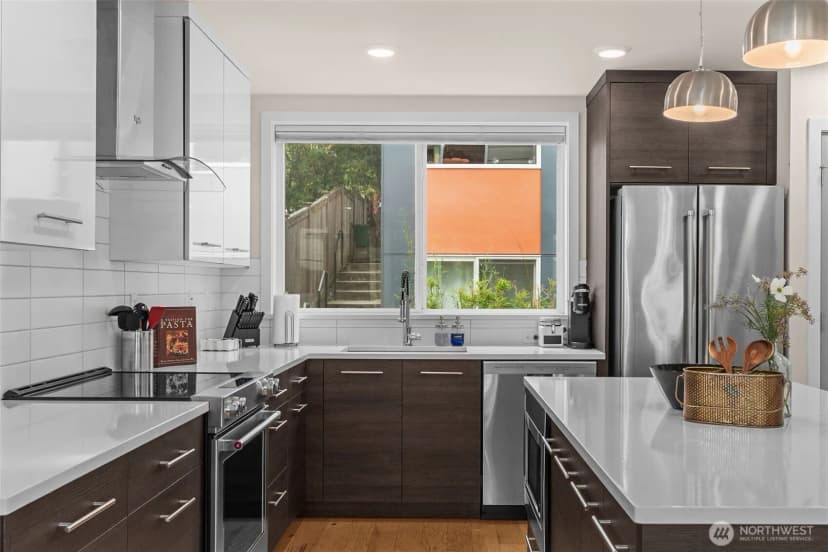 Property photo for 5915 Fauntleroy Way Sw #d, Seattle photo 8