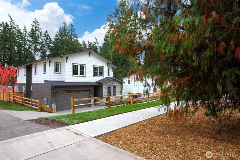 Property photo for 12806 Ne 65th Lane, Kirkland photo 2