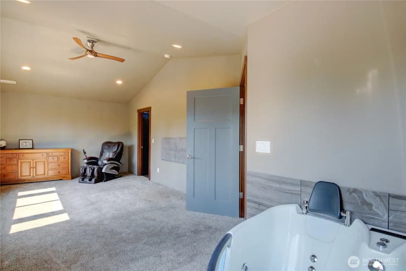 Property photo for 426 Longtime Lane, Sedro Woolley photo 18