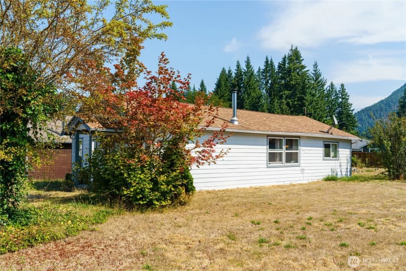 Property photo for 910 Sauk Avenue, Darrington photo 14