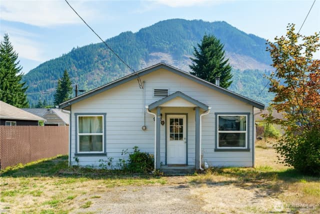 Property photo for 910 Sauk Avenue, Darrington