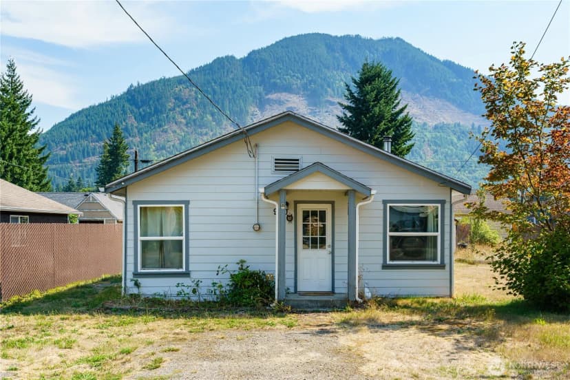 Property photo for 910 Sauk Avenue, Darrington