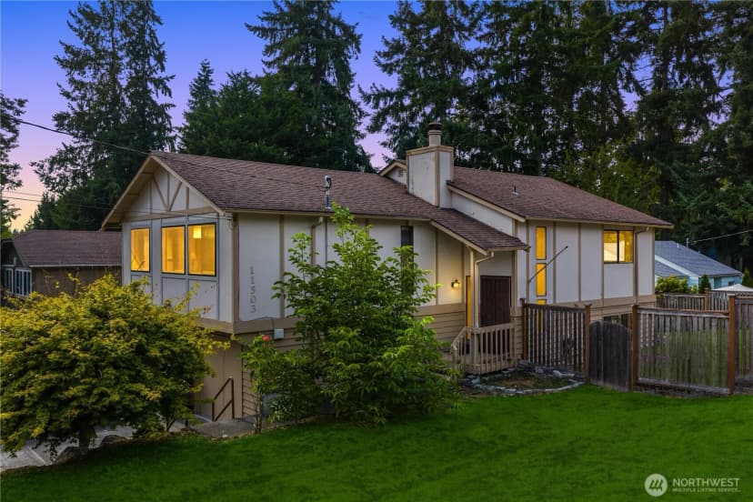 Property photo for 11503 Bartlett Avenue Ne, Seattle