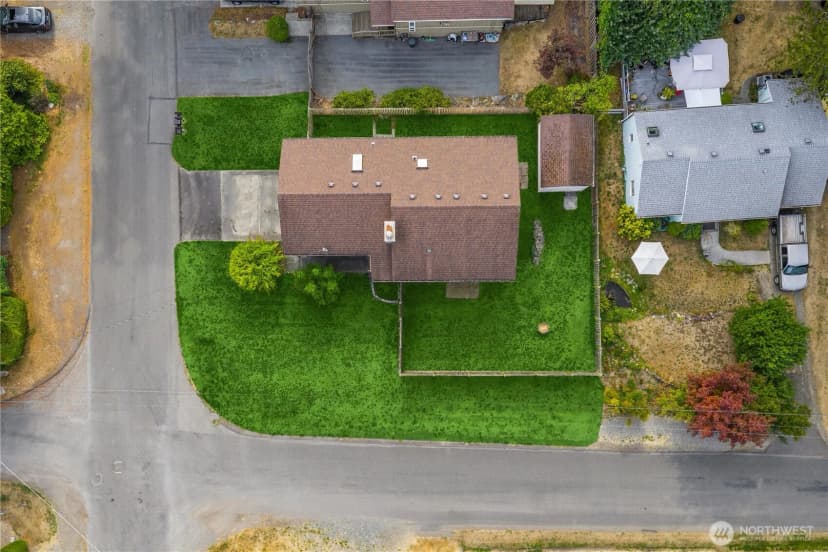 Property photo for 11503 Bartlett Avenue Ne, Seattle photo 12