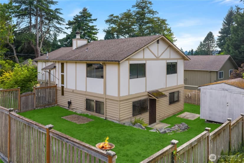 Property photo for 11503 Bartlett Avenue Ne, Seattle photo 8