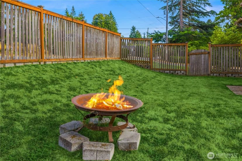 Property photo for 11503 Bartlett Avenue Ne, Seattle photo 7