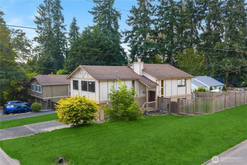 Property photo for 11503 Bartlett Avenue Ne, Seattle photo 2