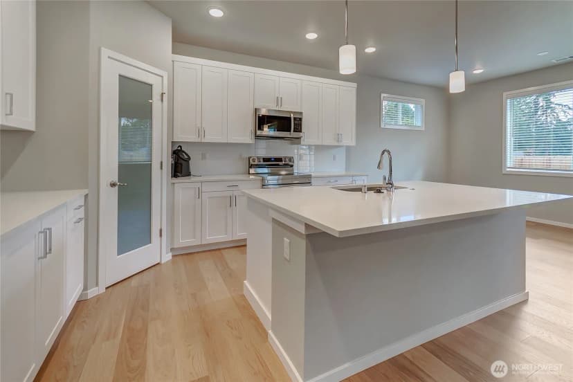 Property photo for 18305 37th Avenue E, Tacoma photo 4