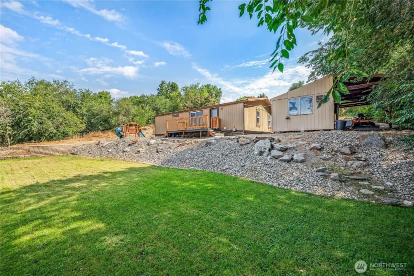 Property photo for 2152 Sunset Hwy, East Wenatchee photo 3