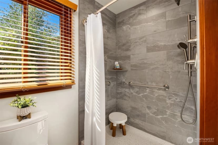 Property photo for 34258 Pilot Point Road Ne, Kingston photo 17