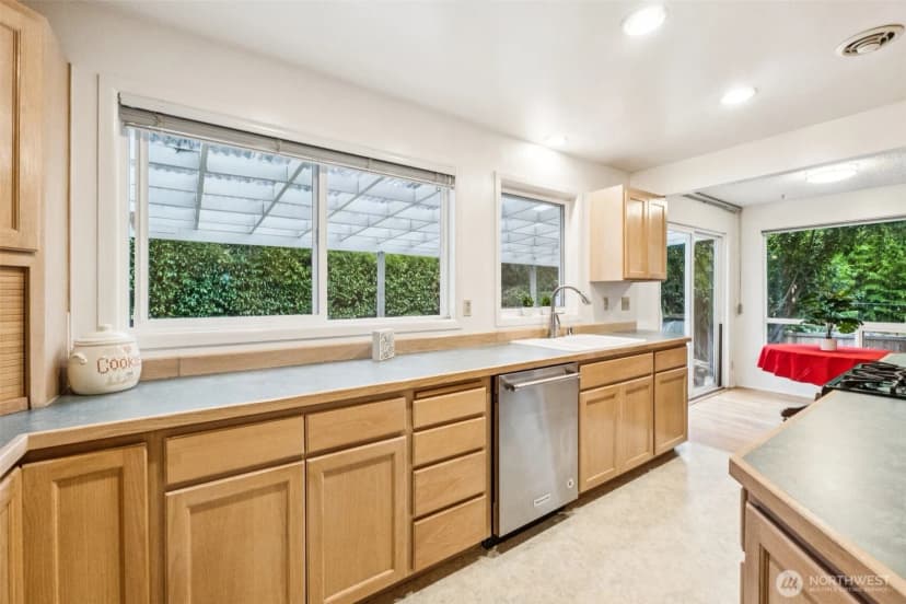 Property photo for 2531 Ne 204th Street, Shoreline photo 8