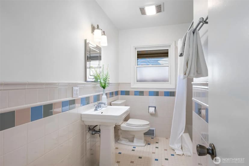 Property photo for 3232 43rd Avenue W, Seattle photo 19