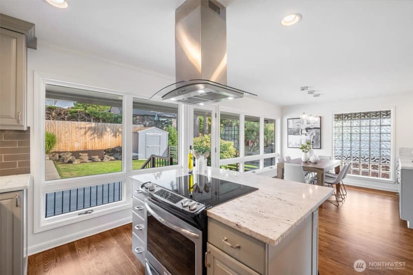 Property photo for 3232 43rd Avenue W, Seattle photo 10