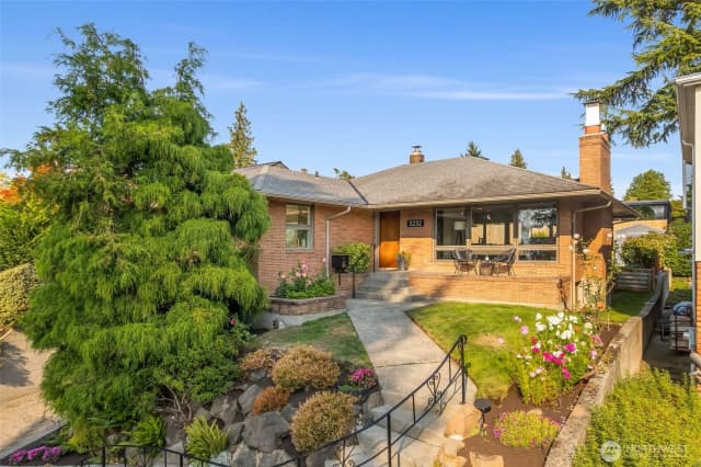 Property photo for 3232 43rd Avenue W, Seattle photo 2