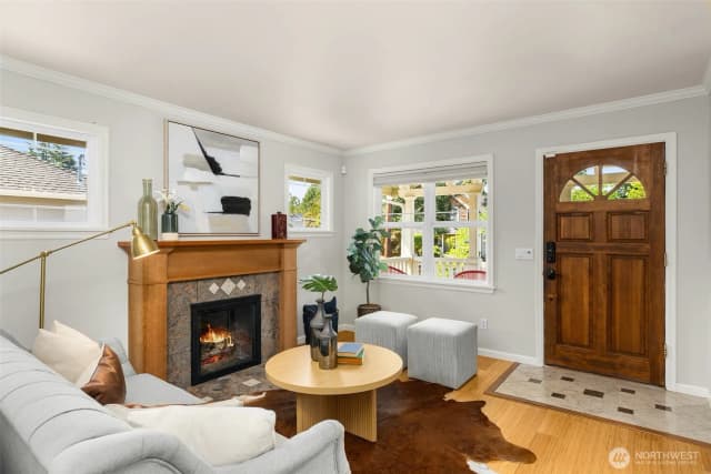 Property photo for 3222 39th Avenue Sw, Seattle photo 3