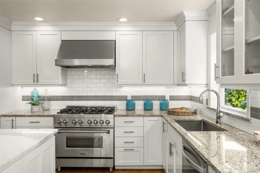 Property photo for 3222 39th Avenue Sw, Seattle photo 8
