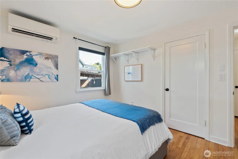 Property photo for 742 N 100 Street, Seattle photo 11