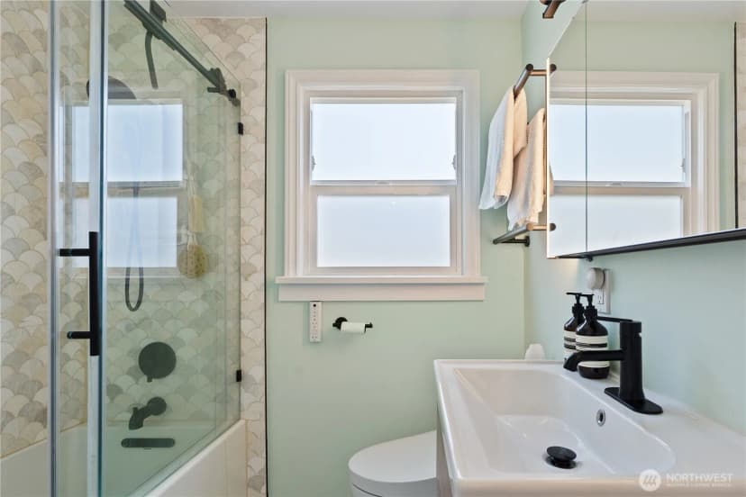Property photo for 742 N 100 Street, Seattle photo 13