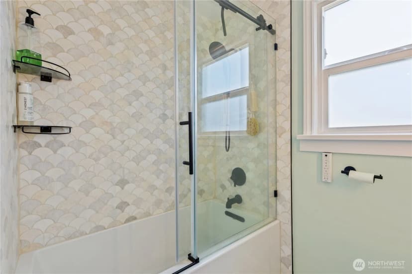 Property photo for 742 N 100 Street, Seattle photo 15