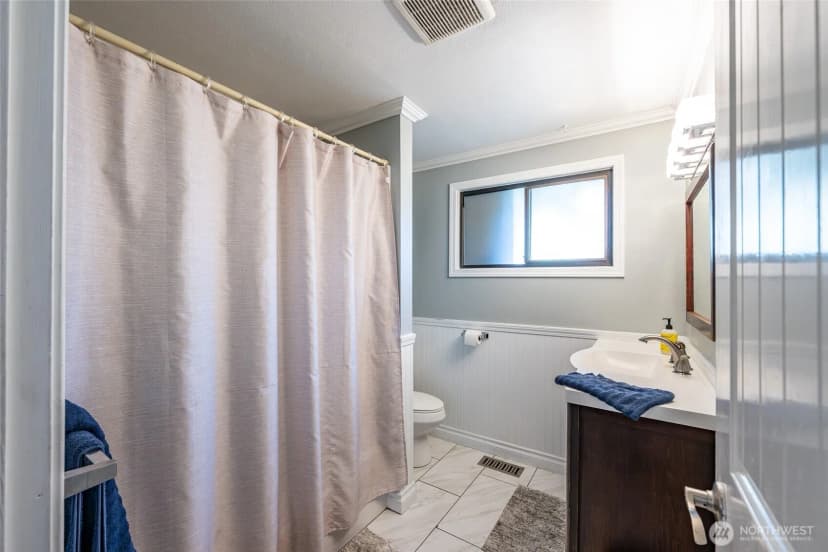 Property photo for 583 Se 6th Avenue, Oak Harbor photo 15