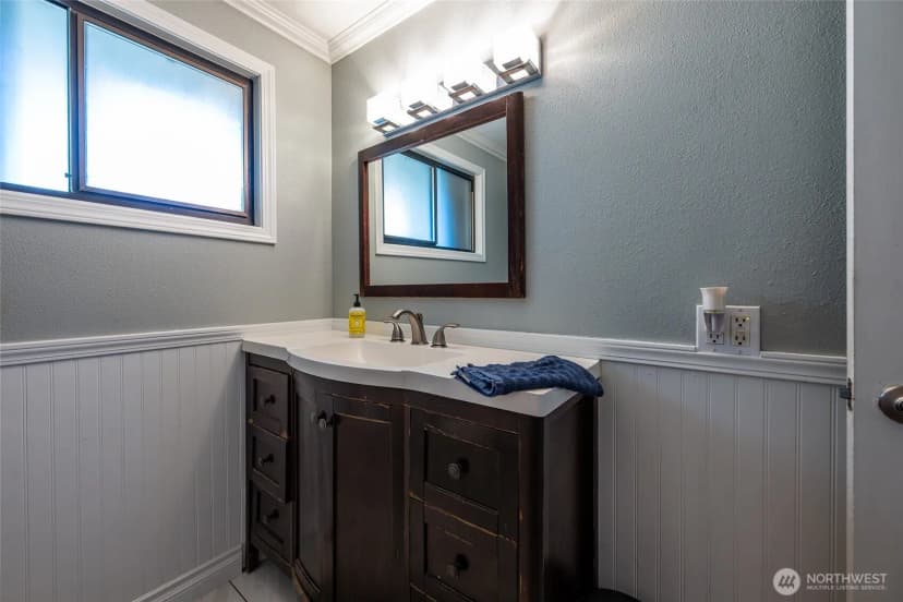 Property photo for 583 Se 6th Avenue, Oak Harbor photo 16