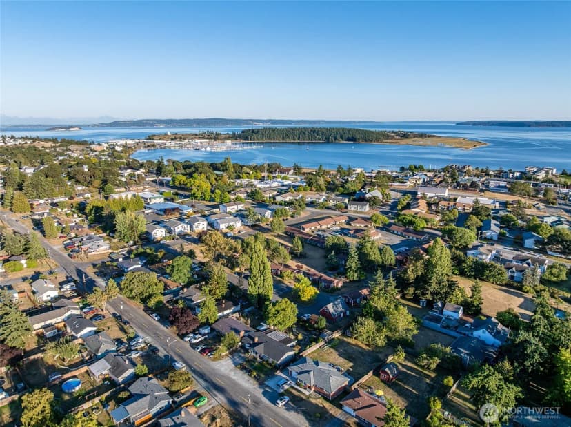 Property photo for 583 Se 6th Avenue, Oak Harbor photo 4