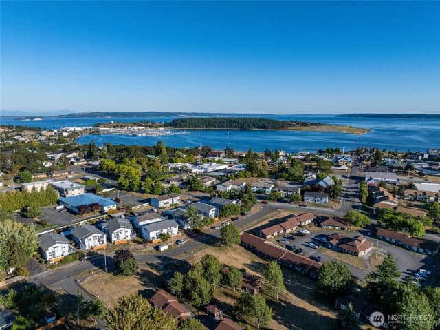 Property photo for 583 Se 6th Avenue, Oak Harbor photo 2