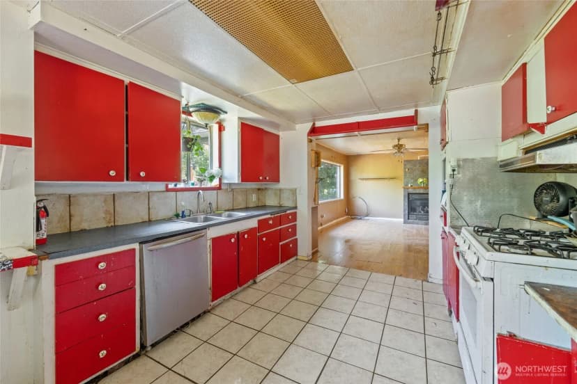 Property photo for 909 Fir Street Ne, Olympia photo 8