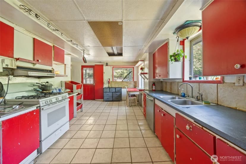 Property photo for 909 Fir Street Ne, Olympia photo 10