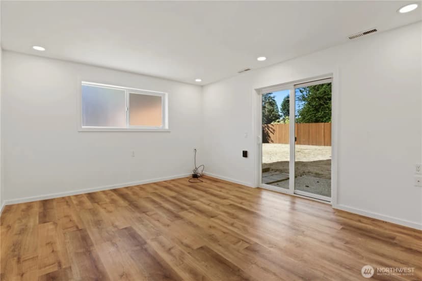 Property photo for 10420 9th Street Se, Everett photo 13