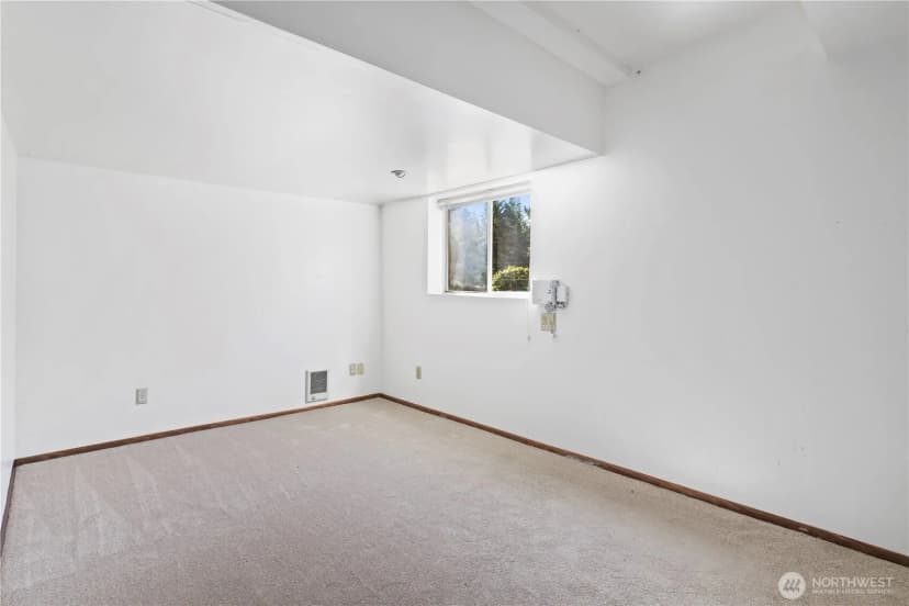 Property photo for 10420 9th Street Se, Everett photo 14
