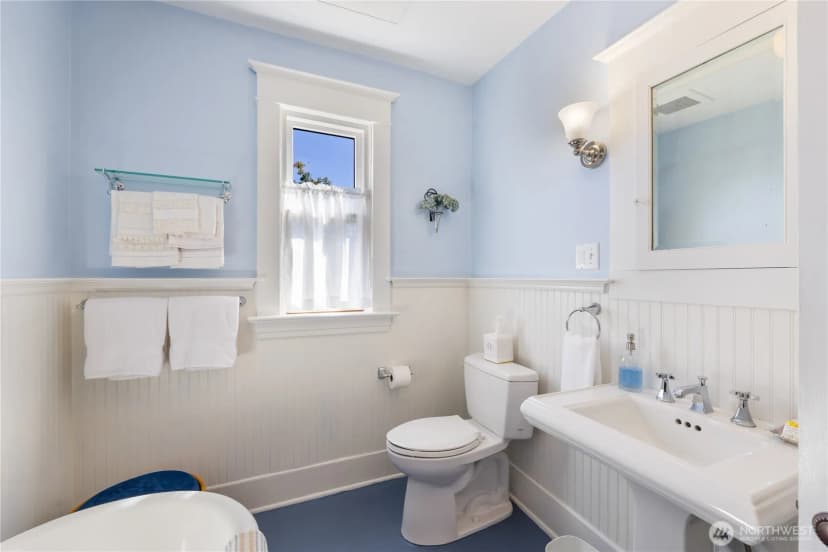 Property photo for 1219 10th Street, Anacortes photo 19