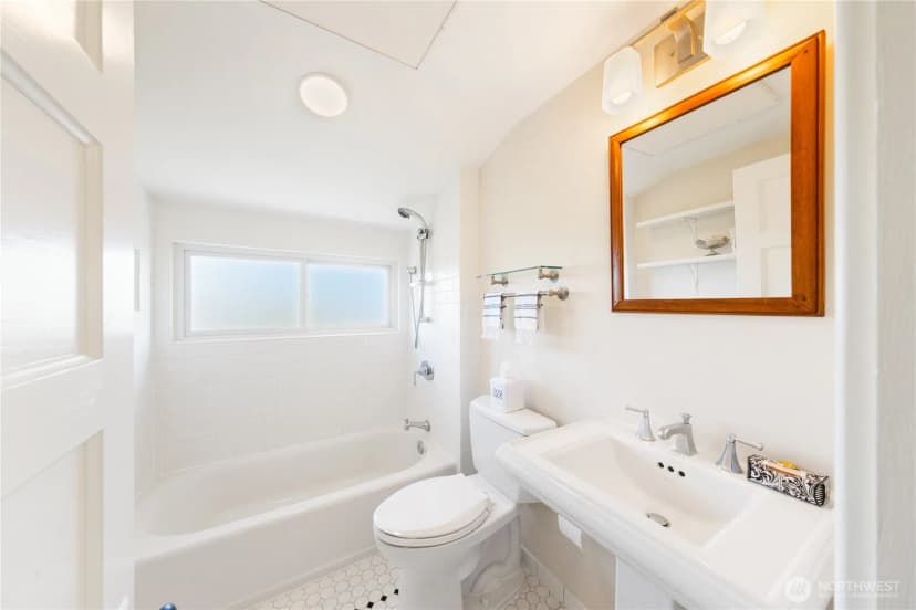 Property photo for 1219 10th Street, Anacortes photo 28