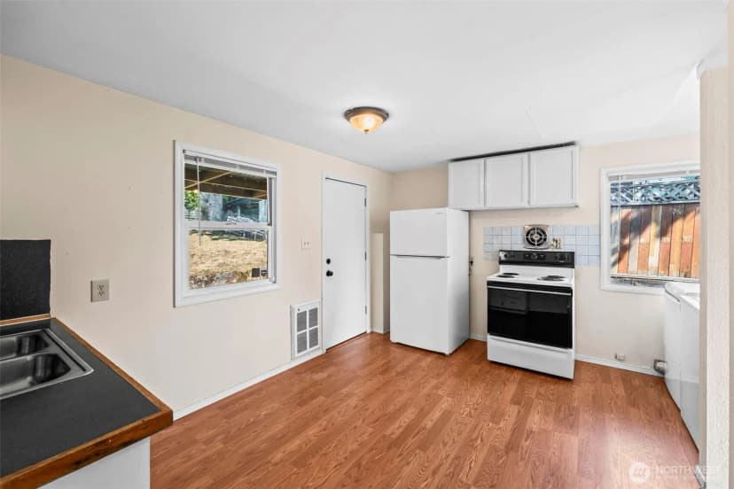 Property photo for 1009 118th Street S, Tacoma photo 7