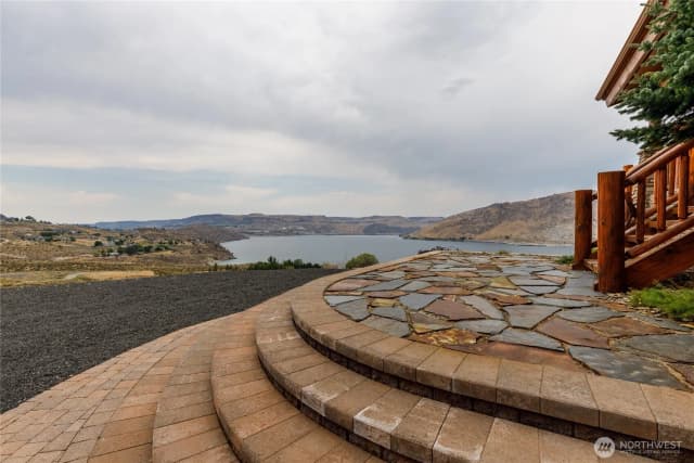 Property photo for 45500 Chardonnie Lane N, Grand Coulee photo 4