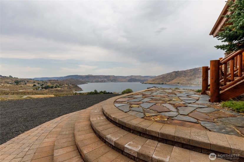 Property photo for 45500 Chardonnie Lane N, Grand Coulee photo 4