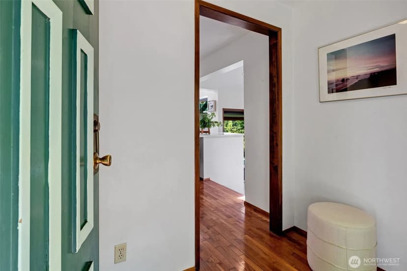 Property photo for 6976 Sylvan Way Sw, Seattle photo 4