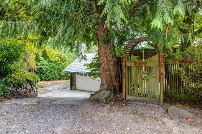 Property photo for 6976 Sylvan Way Sw, Seattle
