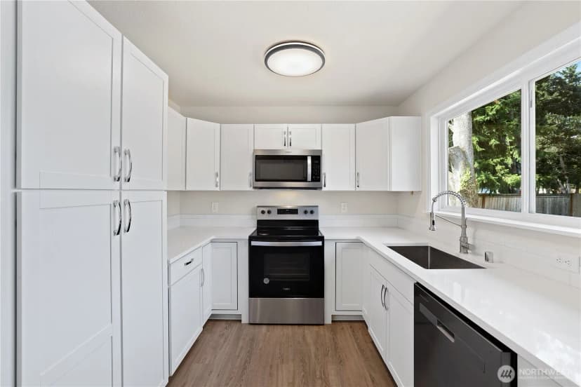 Property photo for 8429 Washington Boulevard Sw, Lakewood photo 7