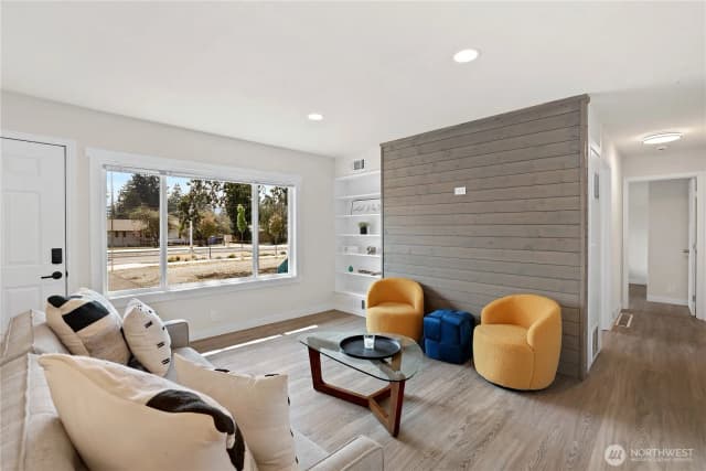 Property photo for 8429 Washington Boulevard Sw, Lakewood photo 3