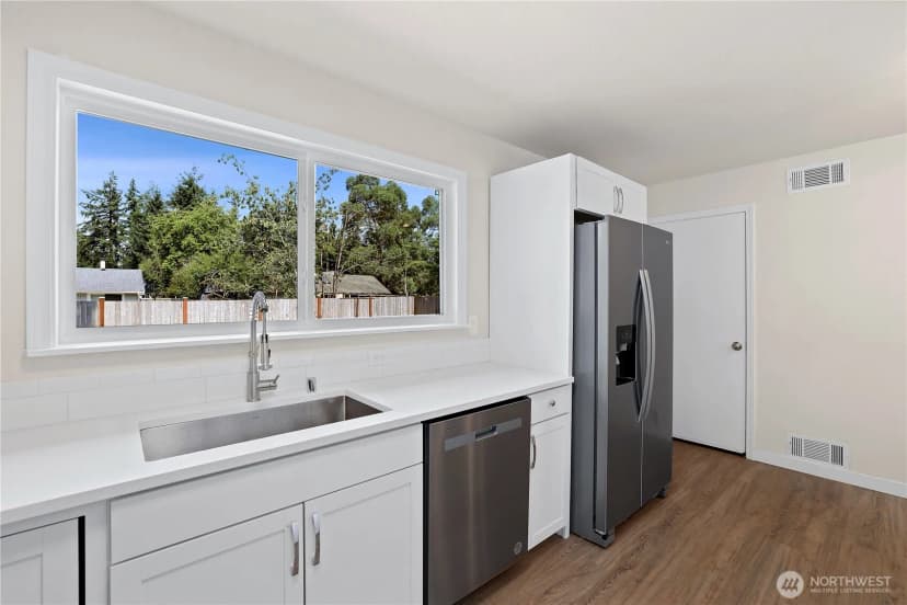 Property photo for 8429 Washington Boulevard Sw, Lakewood photo 9
