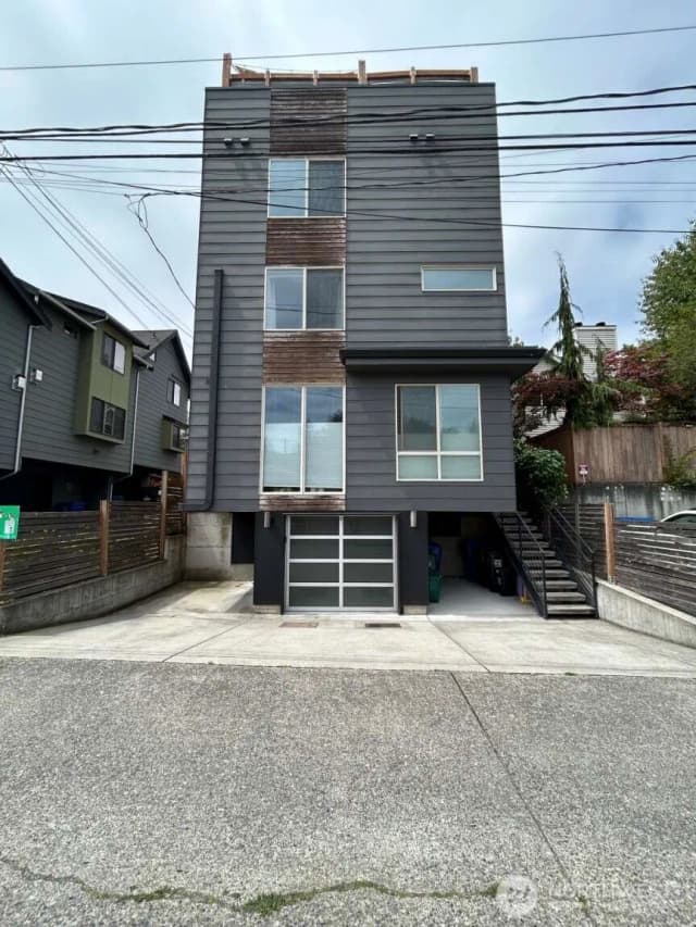 Property photo for 4852 40th Avenue Sw #b, Seattle photo 2