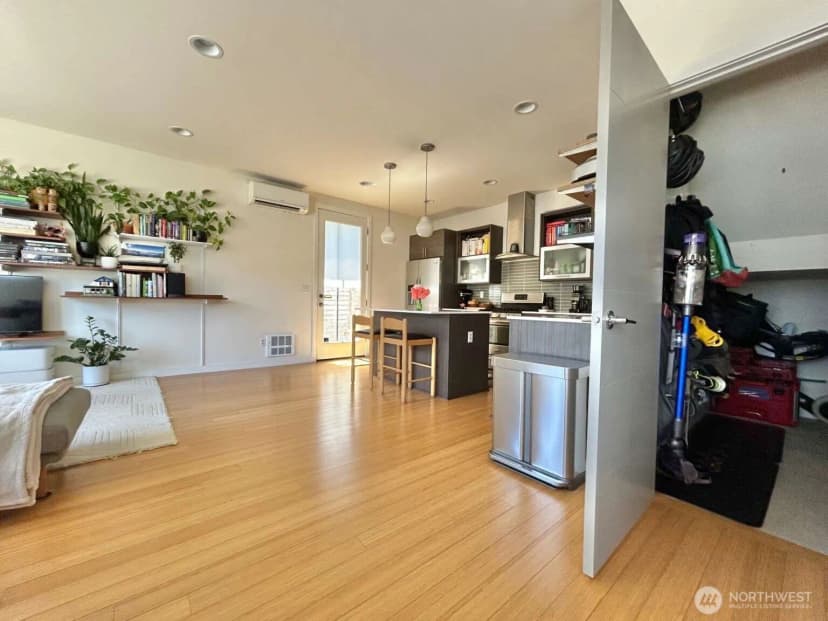 Property photo for 4852 40th Avenue Sw #b, Seattle photo 11