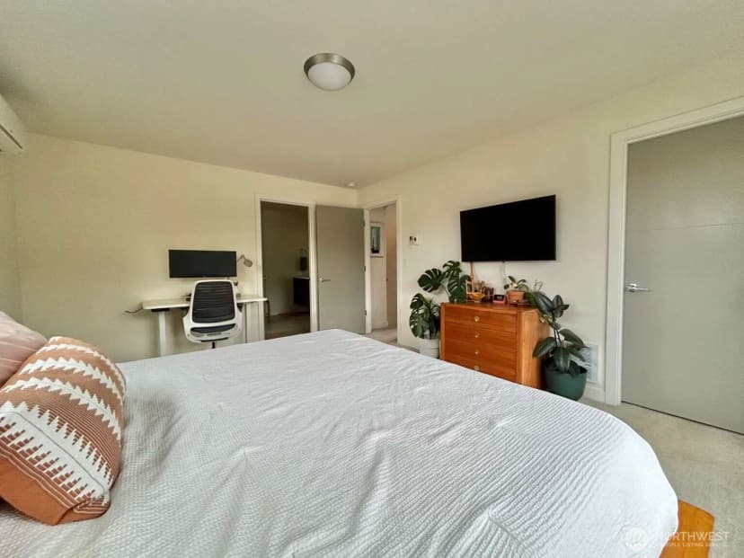 Property photo for 4852 40th Avenue Sw #b, Seattle photo 20