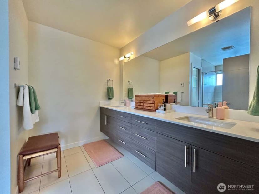 Property photo for 4852 40th Avenue Sw #b, Seattle photo 21